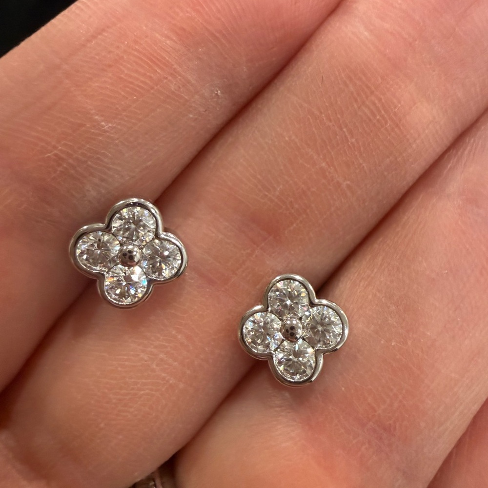 $975 Retail Moissanite Clover 925 Sterling Silver Stud Earrings